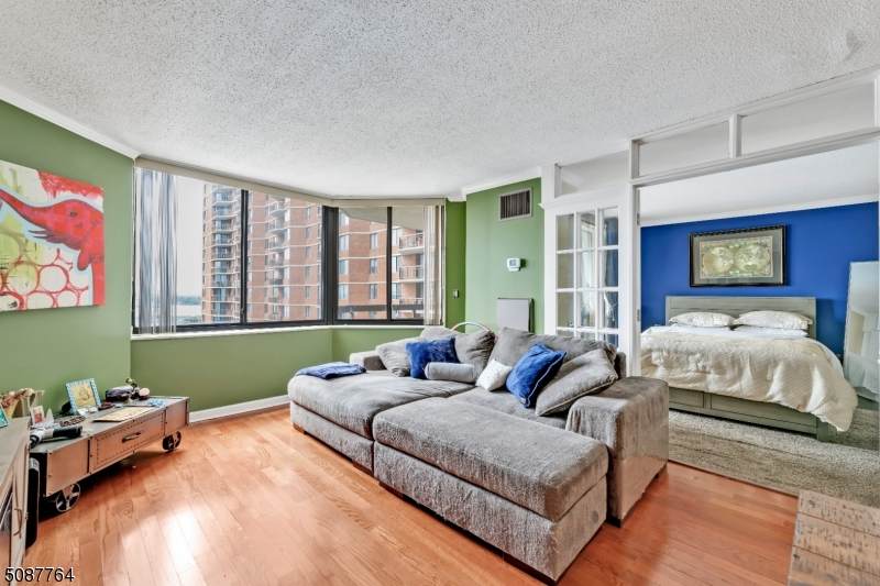 416 Harmon Cove Tower - Photo 1