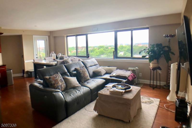60 Parkway Dr - Photo 1