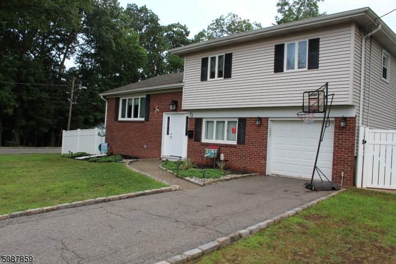 73 Runnymede Rd - Photo 1