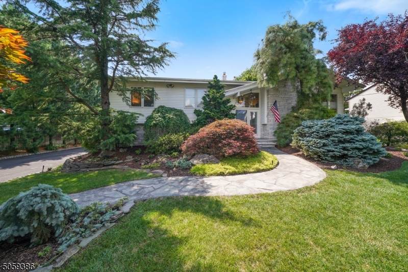 54 Wanamaker Ave - Photo 1
