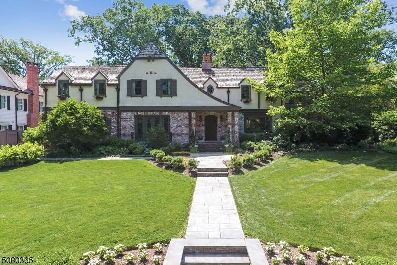 24 Greenbriar Dr - Photo 1