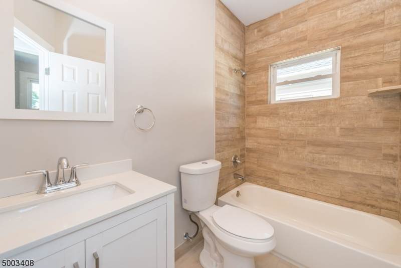 134 Knapp Ave - Photo 1