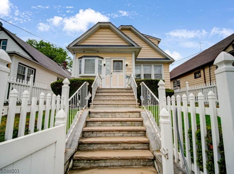 302 E 25Th St - Photo 1