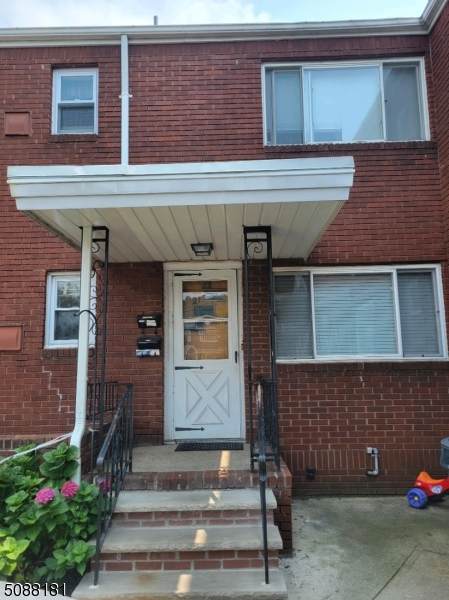 262 Chamberlain Ave - Photo 1