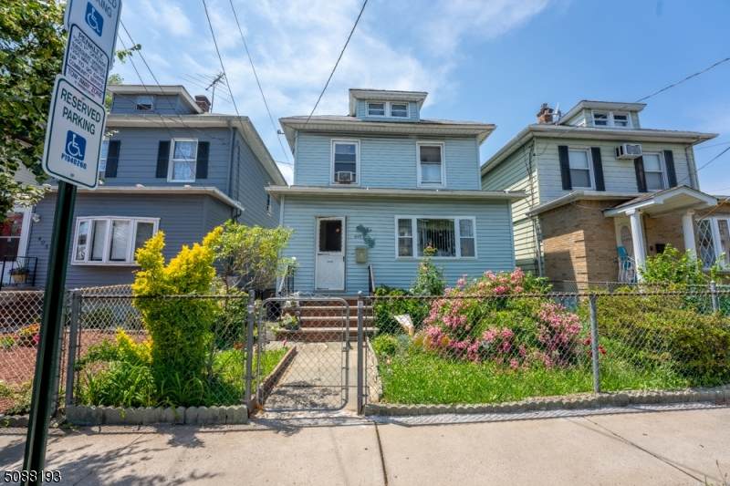 403 Rosehill Pl - Photo 1