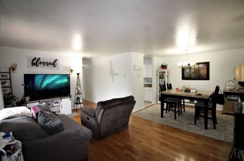 9 Montgomery St - Photo 1