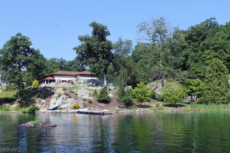 626 Lakeside Ave - Photo 1