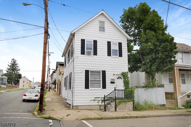 187 Chambers St - Photo 1