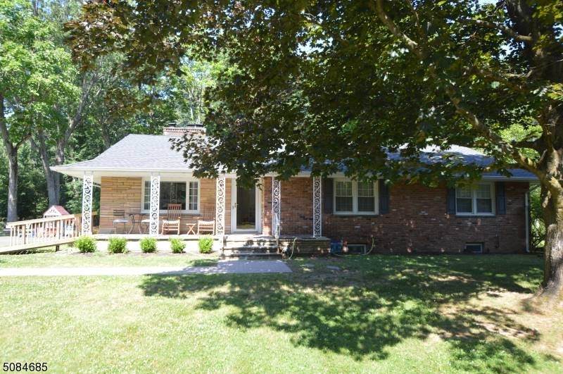 50 Lakeview Ave - Photo 1