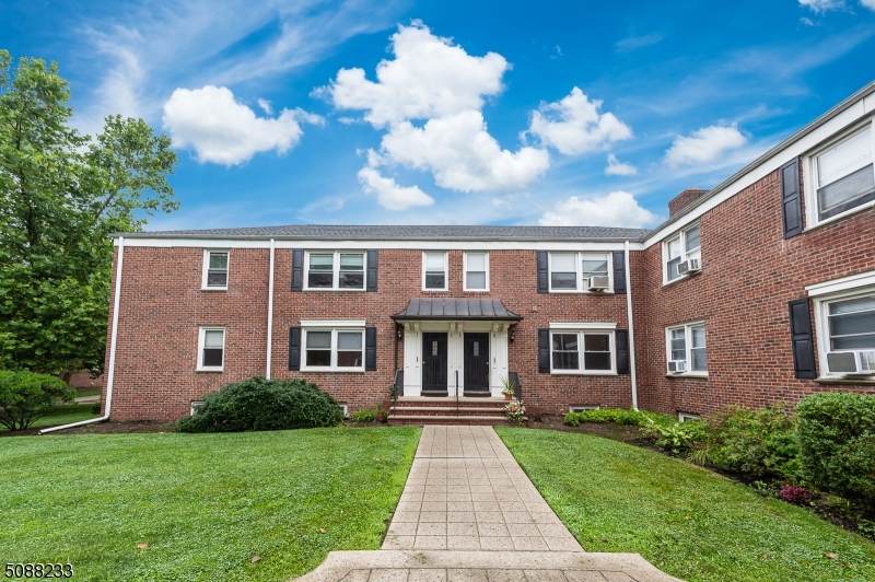 412 Morris Ave - Photo 1