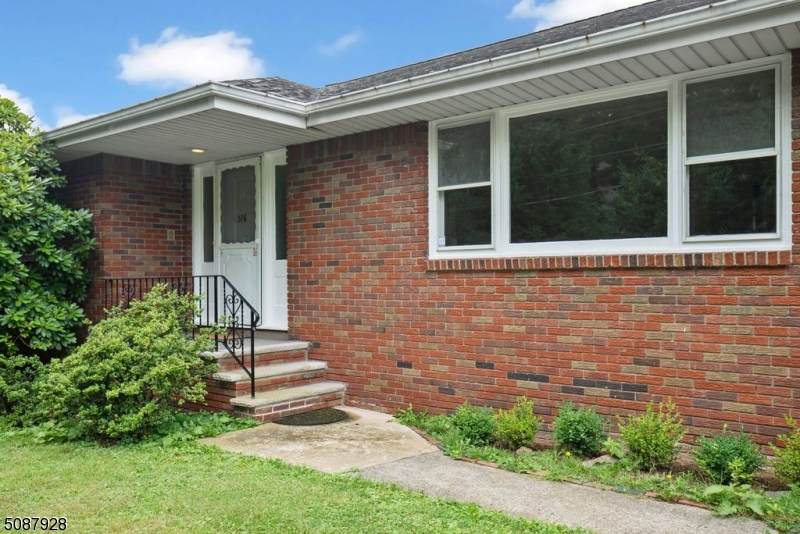 516 Lackawanna Ave - Photo 1