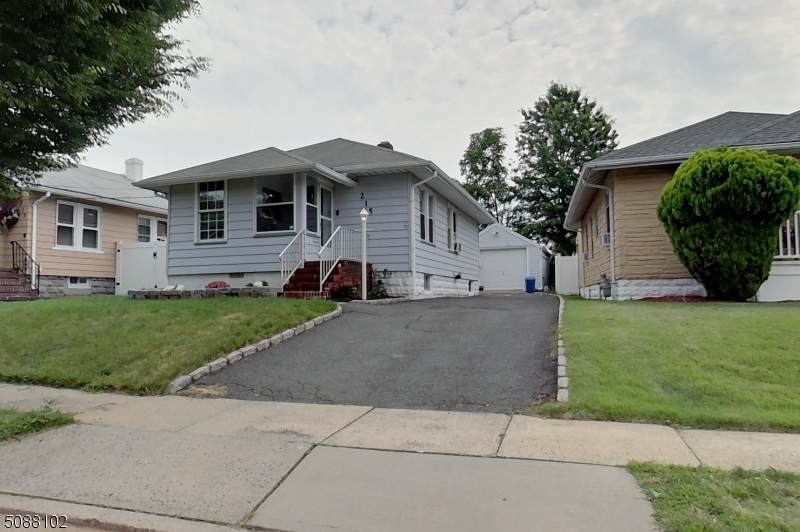 215 Monroe St - Photo 1
