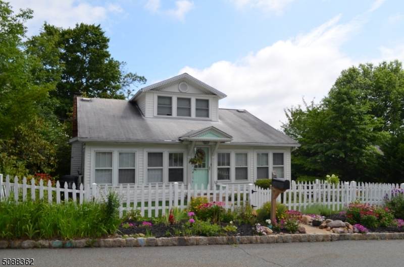 58 Summit Ave - Photo 1