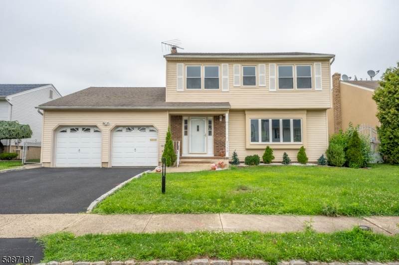 2130 Briarwood Ln - Photo 1