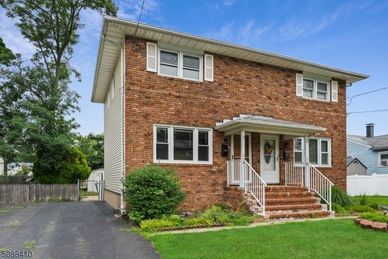 208 4Th St - Photo 1