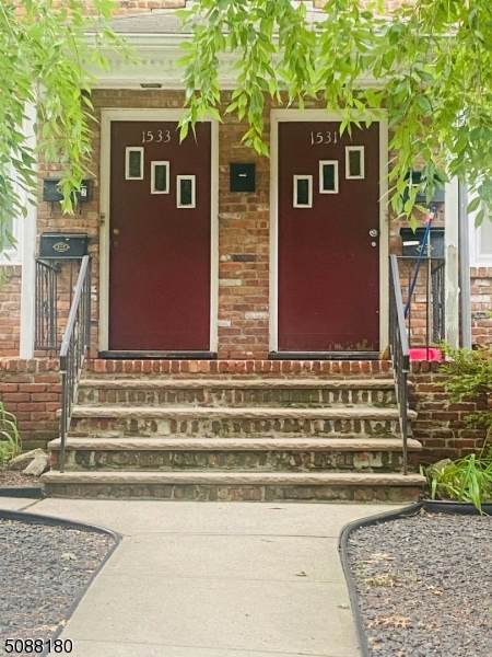 1533 Jefferson Ave Apt 2 - Photo 1