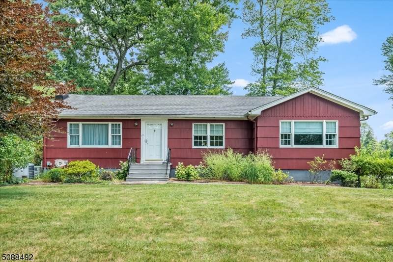 25 Knollwood Rd - Photo 1