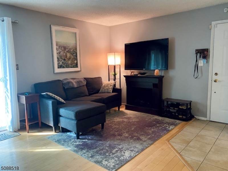 19 Caitlin Ct - Photo 1