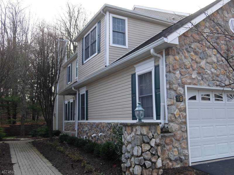 19 Winged Foot Dr - Photo 1