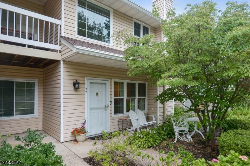 77 Wendover Ct - Photo 1