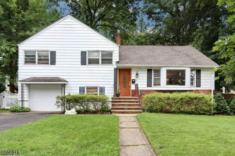 60 Hopkins St - Photo 1
