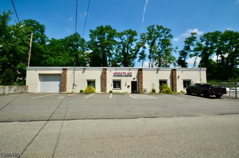 7 Vanderhoof Ave - Photo 1