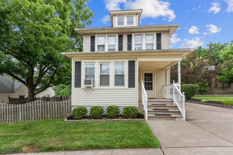 65 Carlton St - Photo 1