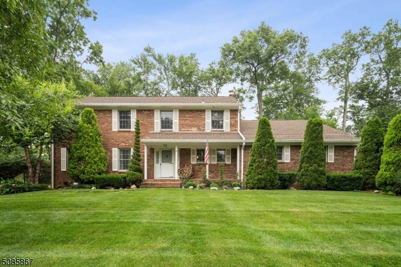 18 Knollwood Rd - Photo 1