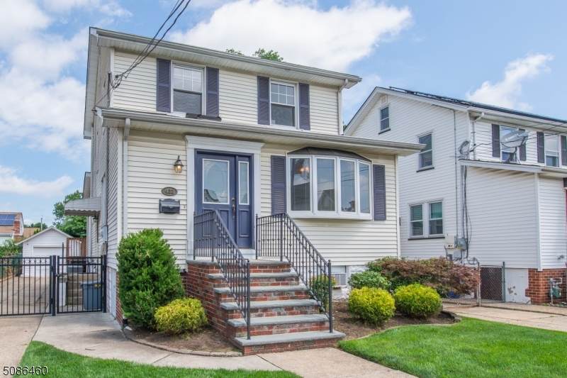 432 Crawford Ter - Photo 1