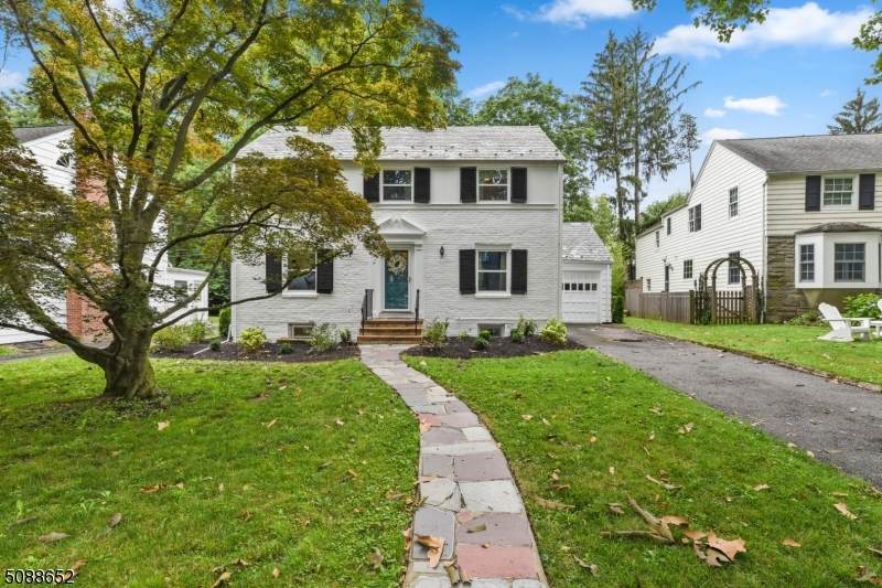 10 Kenneth Rd - Photo 1