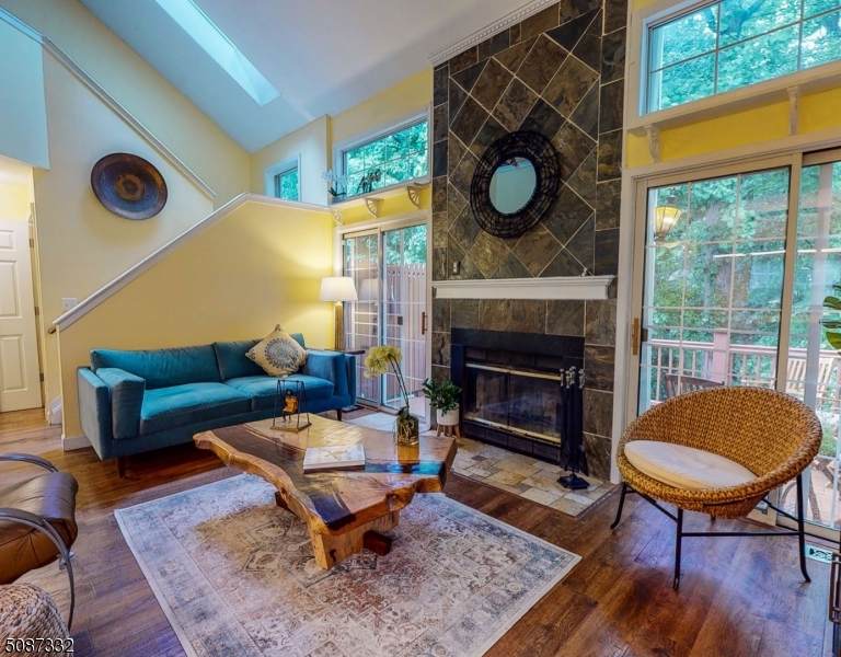 32 Rushmore Ln - Photo 1