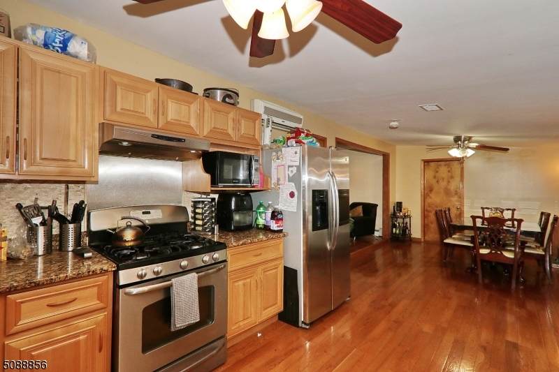 402 Wheatsheaf Rd - Photo 1
