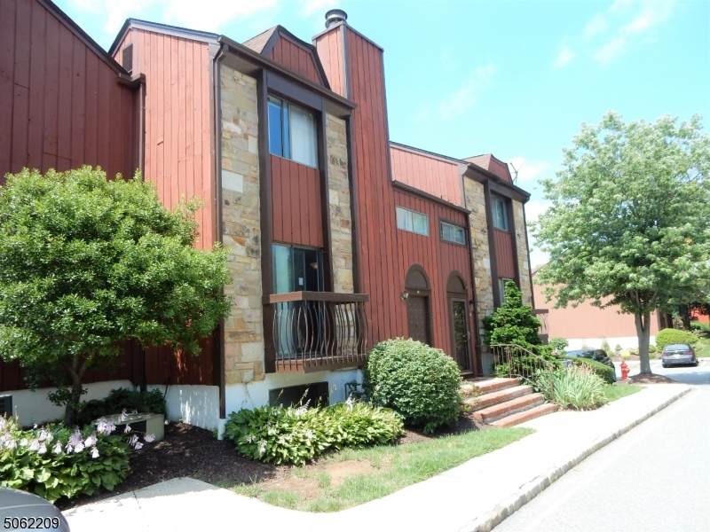 40 Bennington Sq. - Photo 1