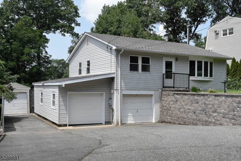 569 Eric Ln - Photo 1