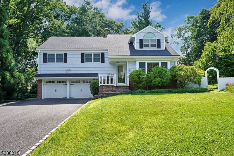 10 Hillside Ct - Photo 1