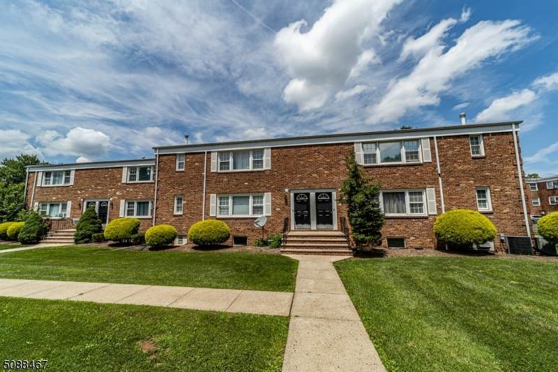 12 Dartmouth Ave - Photo 1