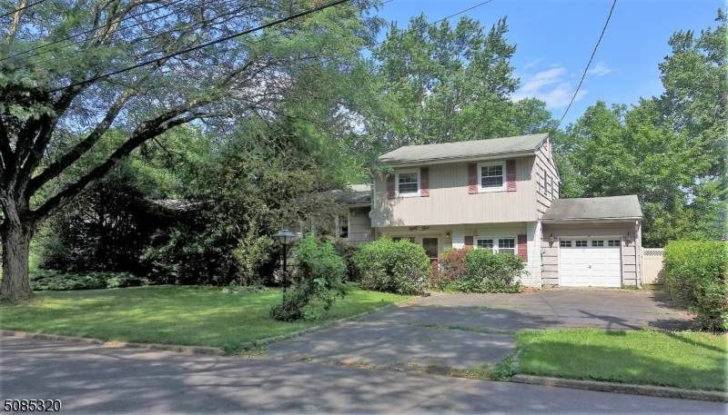 83 Montrose Ave - Photo 1
