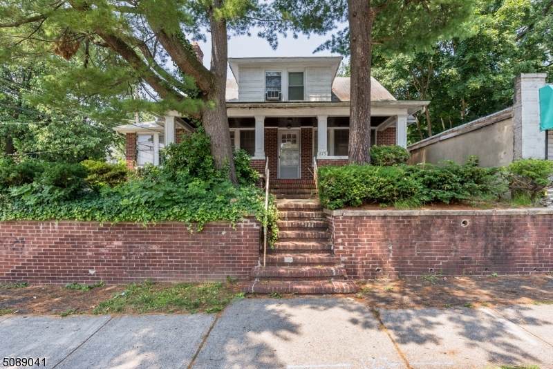 675 Sandford - Photo 1