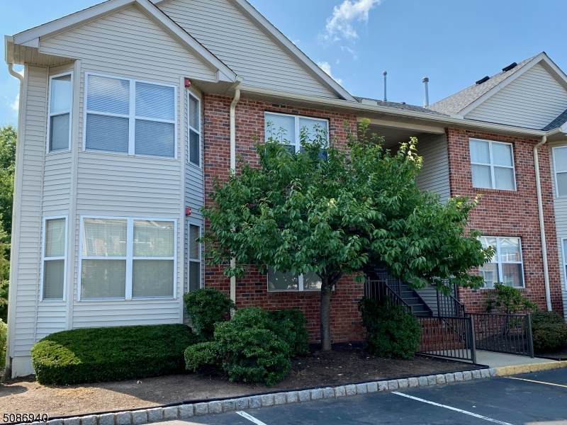 16 Katie Ct - Photo 1