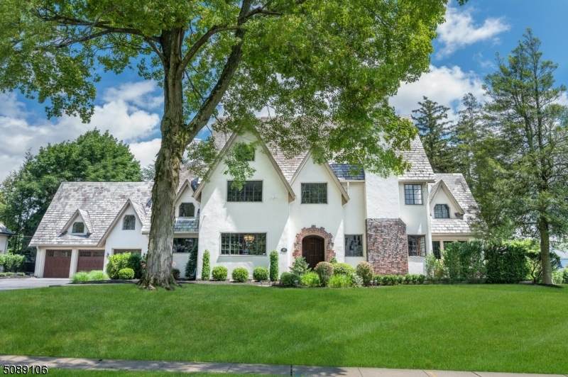 89 Clinton Ave - Photo 1