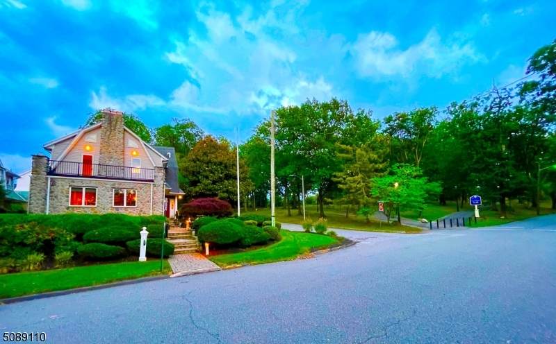1 Park Dr - Photo 1