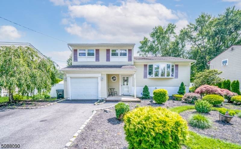 6 Brewster Pl - Photo 1