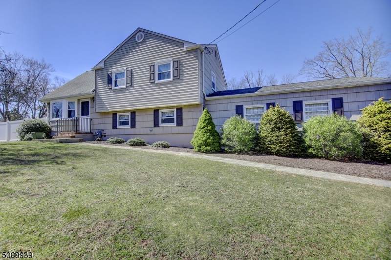 196 Dukes Pkwy - Photo 1