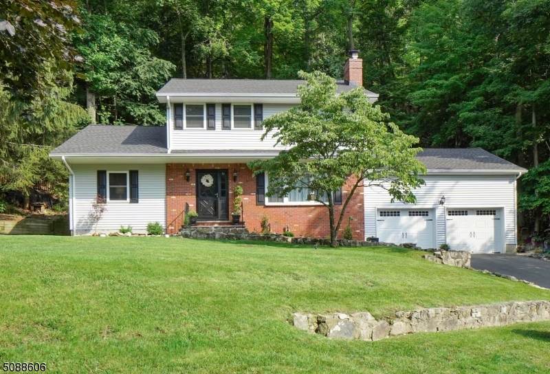 14 Cardinal Dr - Photo 1
