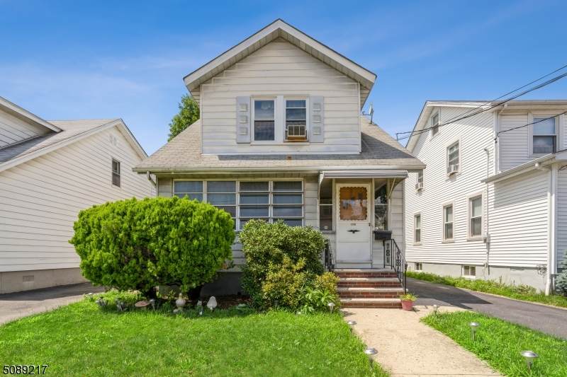 1236 Plane St - Photo 1