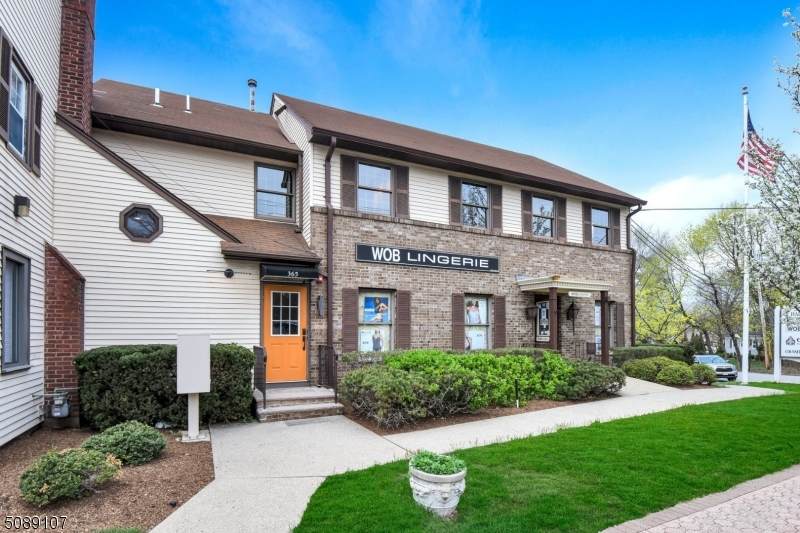 365 Franklin Ave - Photo 1