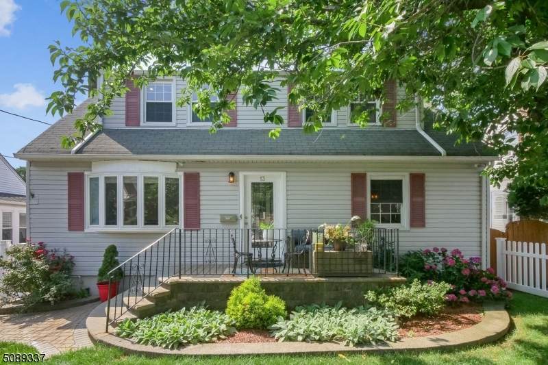 13 Webster Ave - Photo 1