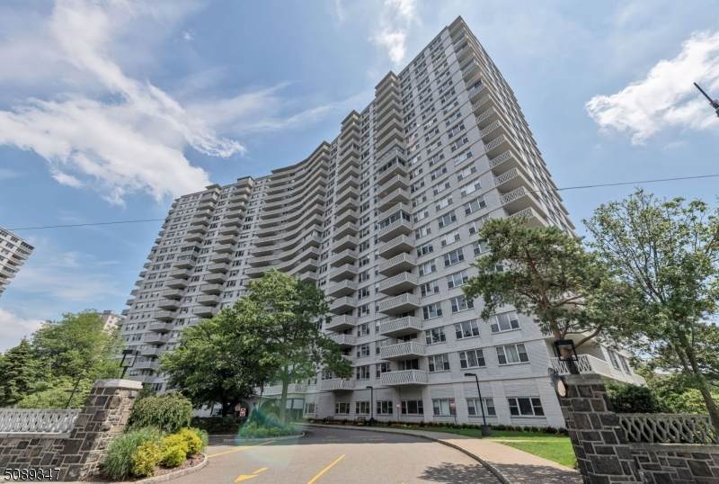 2000 Linwood Ave - Photo 1