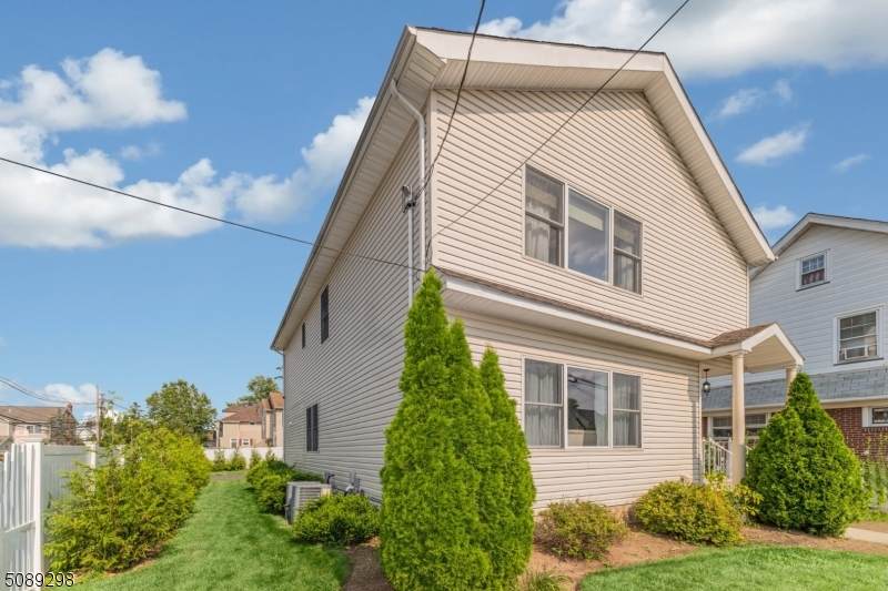 111 Parmelee Ave - Photo 1