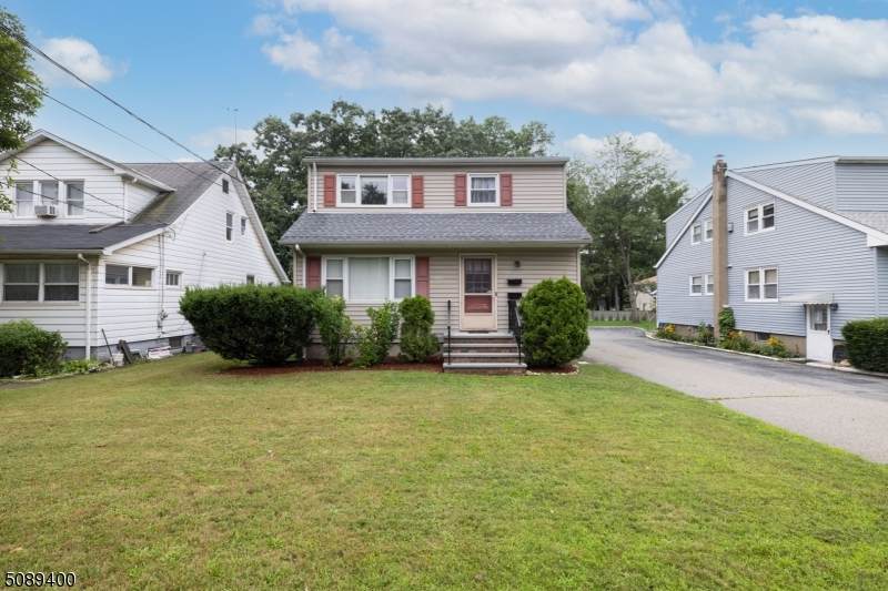 216 Ringwood Ave - Photo 1